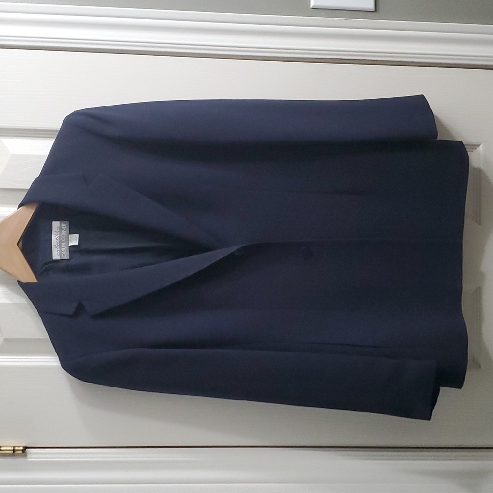 Womens Casual Corner Collectibles Two Piece Suit in Navy Blue, Size 6